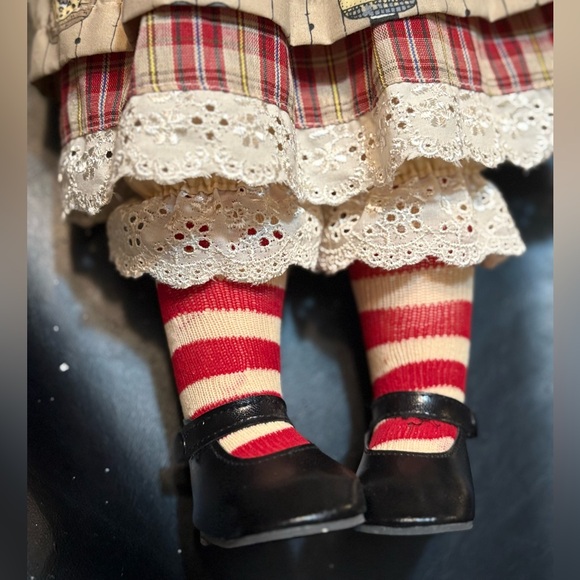 Seymour Mann Raggedy Ann Porcelain Doll Toy Collectible - Picture 4 of 10